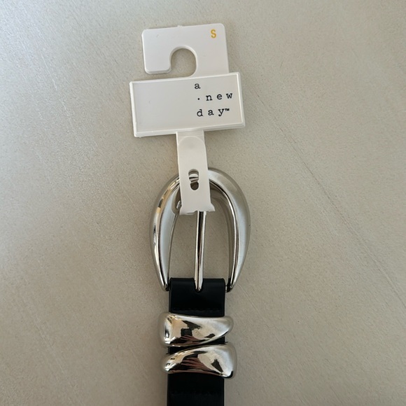 Women's Silver Buckle Belt - Picture 2 of 4